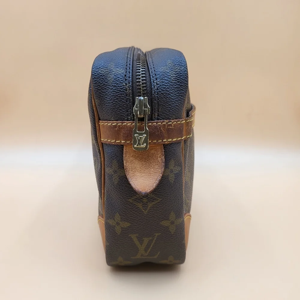 LOUIS VUITTON Compaigne 28 Monogram Leather Clutch..Authentic.. - Picture 4 of 16